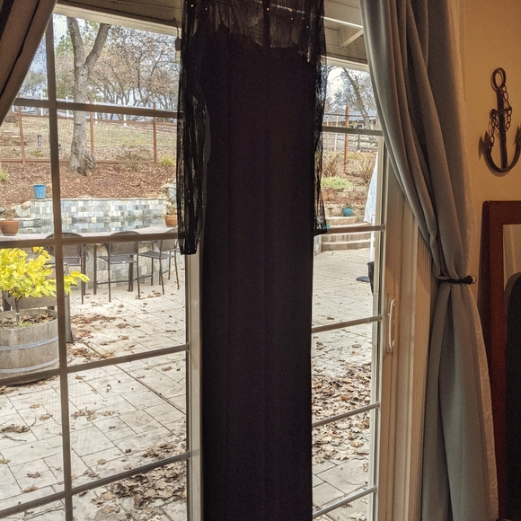 Beautiful black evening gown - Picture 1 of 2